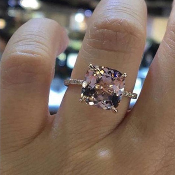 New with tag,  size 7 in box. Note: Looks bigger in pictures. - Picture 4 of 7